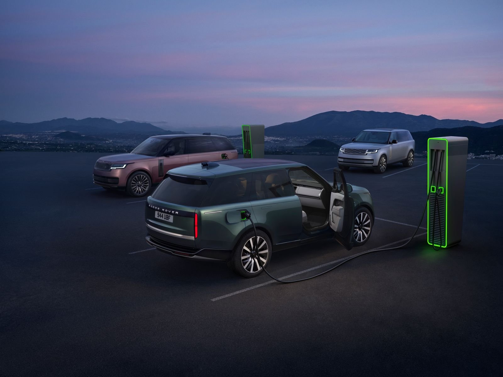 electric range rover vehicles charging