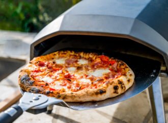 Sliding Homemade Pizza Into a Hot Oven Isn’t Easy. This $26 Gadget Is Meant to Help – CNET