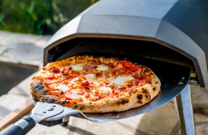 Sliding Homemade Pizza Into a Hot Oven Isn’t Easy. This $26 Gadget Is Meant to Help – CNET