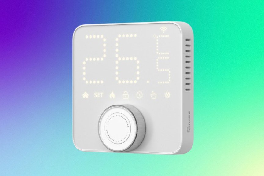 Sonoff Thermostat Core device against CNET background.