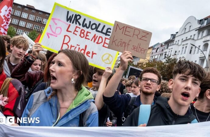 Students strike across Germany against military service