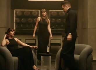 Taylor Swift Premieres ‘Patient Zero’ Music Video at VMAs, Turning Her New ‘Showgirl: Encore’ Single Into a Dramatic Ghost Story