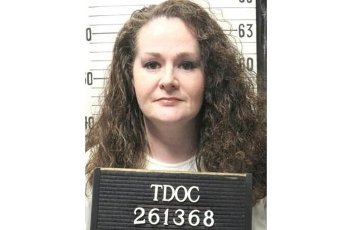 Tennessee execution of Christa Gail Pike is halted by a court