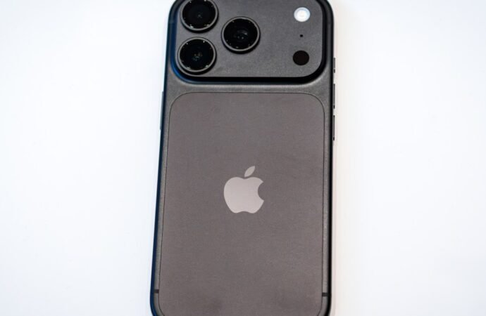 The black iPhone Pro returns