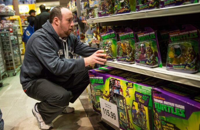 The return of nostalgia is bringing back Toys “R” Us as it opens 120 stores, nine years after bankruptcy | Fortune