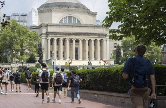 The rich are learning how to look less rich on their children’s college applications | Fortune