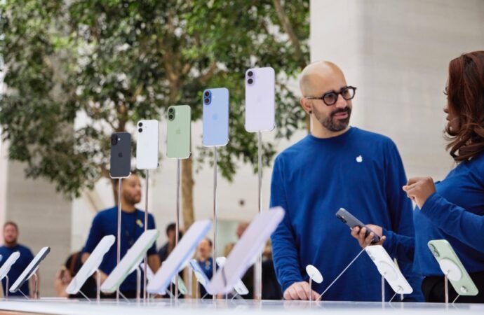 There are new shiny iPhones, so Apple is making you pay more for older models  | TechCrunch