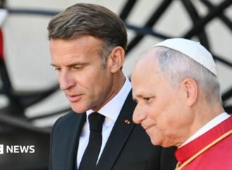 Thousands turn out to greet Pope in France