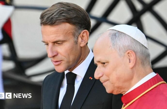Thousands turn out to greet Pope in France