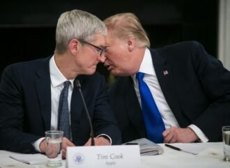 Tim Cook gave up Apple’s top job—but Apple is paying millions to keep its ‘Trump whisperer’ close | Fortune