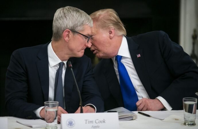Tim Cook gave up Apple’s top job—but Apple is paying millions to keep its ‘Trump whisperer’ close | Fortune