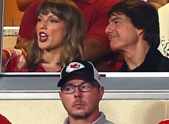 Tom Cruise Reveals What He and “Genius” Taylor Swift Spoke About at Travis Kelce’s Game