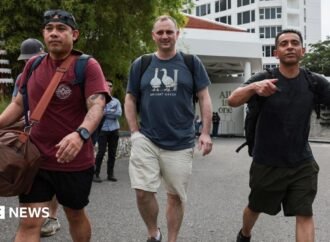 USS Abraham Lincoln: US sailors unwind in Thailand by shopping and bar-hopping