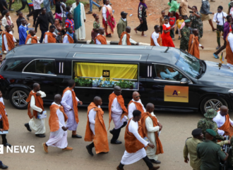 Uganda’s King Oyo buried amid calls for unity over his successor