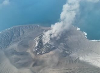 Volcanic island in Indonesia erupts, canceling 1,558 flights and affecting 170,000 passengers | Fortune