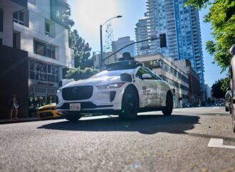 Waymo pulls over, calls cops on riders with a ghost gun