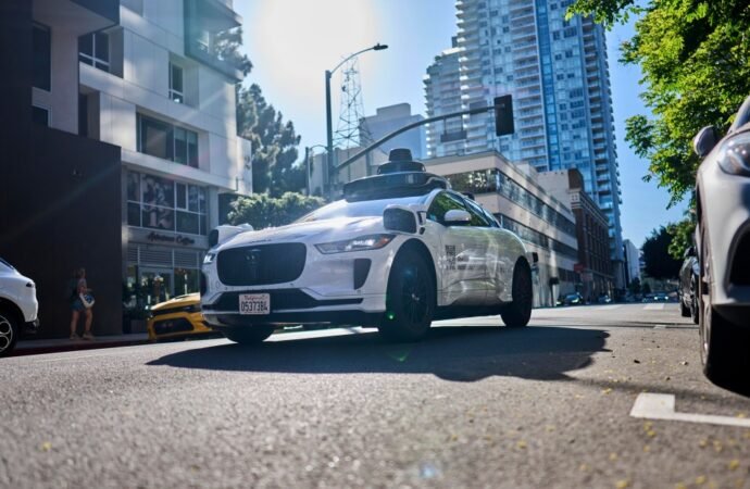 Waymo pulls over, calls cops on riders with a ghost gun