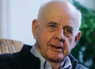 Wendell Berry, Kentucky-born author who advocated a simpler life, has died at 92