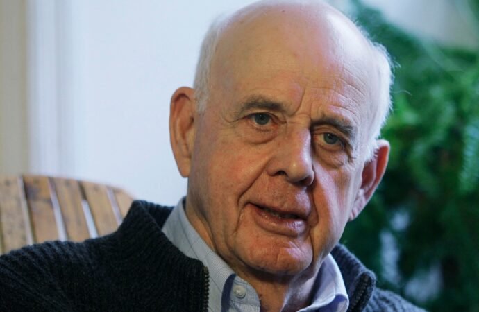 Wendell Berry, Kentucky-born author who advocated a simpler life, has died at 92