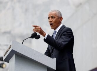 While Barack Obama urges Democrats to make AI a campaign issue, Trump downplays the need to slow development despite dire warnings  | Fortune