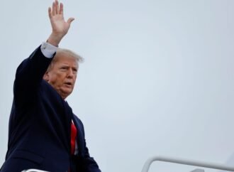 White House blocks CNN from traveling with Trump on Air Force One