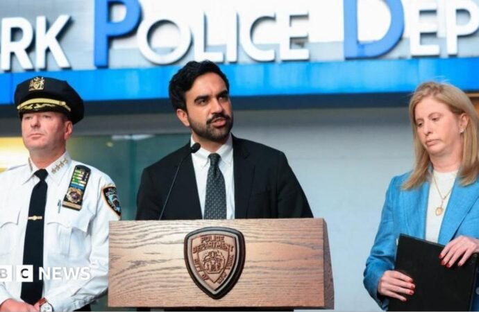 Woman killed in Times Square stabbing, suspect shot dead by police