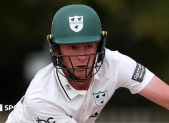 Worcestershire wicketkeeper Henry Cullen signs new deal