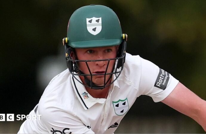 Worcestershire wicketkeeper Henry Cullen signs new deal