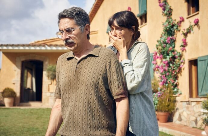 Writer-Star Berto Romero, Director Javier Ruiz Caldera Unpack San Sebastian Buzz Title ‘5 More Minutes’: ‘Characters and Audience Should Feel Every Second’s Weight’