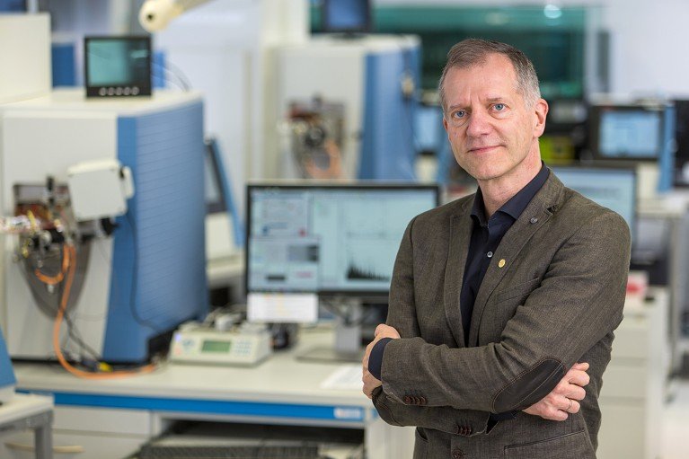 Matthias Mann in the mass spectrometry laboratory at the Max Planck Institute of Biochemistry in Martinsried.