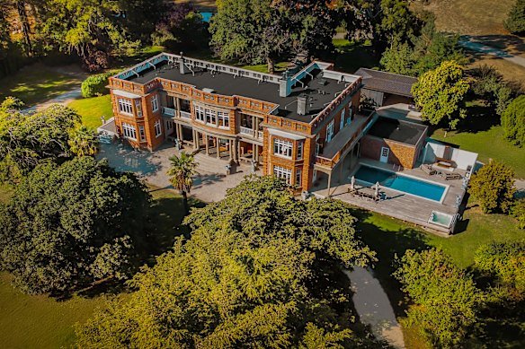 Earnscleugh Castle, complete with swimming pool, has had an $NZ11 million revamp.