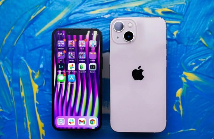 iPhone Handoff will seamlessly share one number between two phones