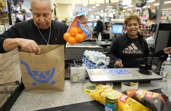 ‘All of us are going to pay’: 30% of Americans are taking out BNPL loans to pay for groceries, and it’s probably going to cost you | Fortune
