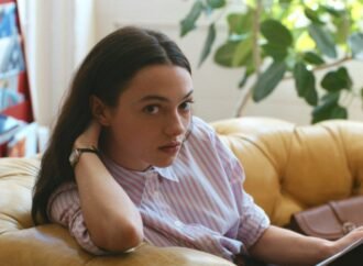 ‘Magazine’ Review: Lily McInerny Scores Her Dream Internship in Alexandra Pechman’s Warmly Nostalgic Study of a Bygone Literary Scene