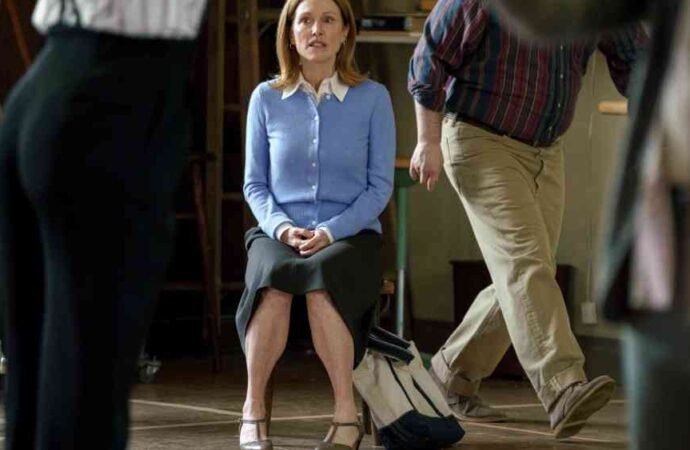 ‘The Debut’ Explodes at Telluride With Julianne Moore’s Gonzo, Career-Best Turn, Thanks to a Toolbelt, Unlit Cigarettes and a Faux Musical