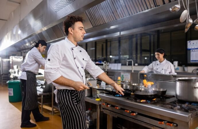 A New Study Puts the Heat on Gas Stoves for Commercial Kitchen Air Pollution – CNET