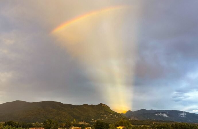 APOD: 2026 October 20 – An Anticrepuscular Rainbow Fan – NASA Science