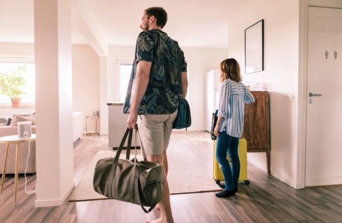 Airbnb guests no longer have to wash dishes or strip beds. Furious hosts are threatening to boycott and raise cleaning fees | Fortune