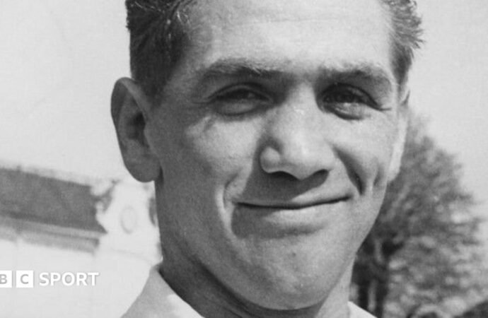 Alan Brown: Kent championship-winning bowler dies aged 90