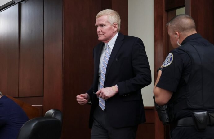 Alex Murdaugh’s defense and prosecutors expect to clash over evidence during hearing
