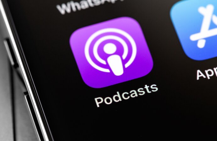 Apple discloses deal to hire team and license tech from personalized podcast startup Huxe | TechCrunch