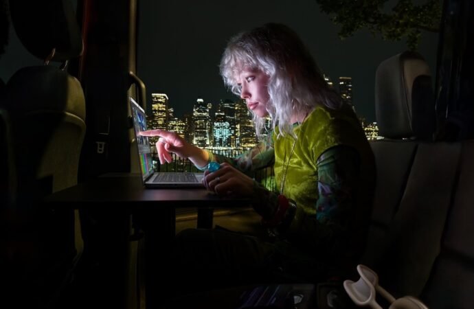 Apple’s touchscreen MacBook Pro pushes laptop pricing to a new extreme | TechCrunch