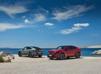 BMW’s iX4 SUV is a 428-mile defensive weapon against China’s EV takeover