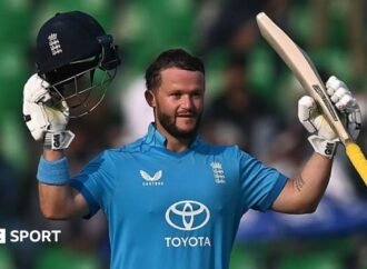 Ben Duckett and Liam Dawson impress as England beat Sri Lanka to end tri-series