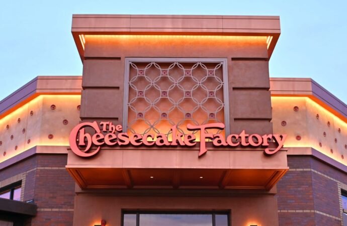 Cherry on top: Cheesecake Factory dishes out earnings win from the center of the Obama-Trump controversy