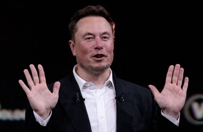 Elon Musk says Tesla and SpaceX are weighing a $3.5 trillion merger—without him in the room | Fortune