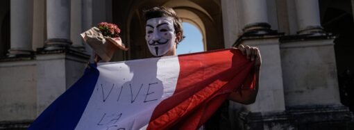 Fires, barricades, and fraternité: 7 photos that show the scale of the protests sweeping France