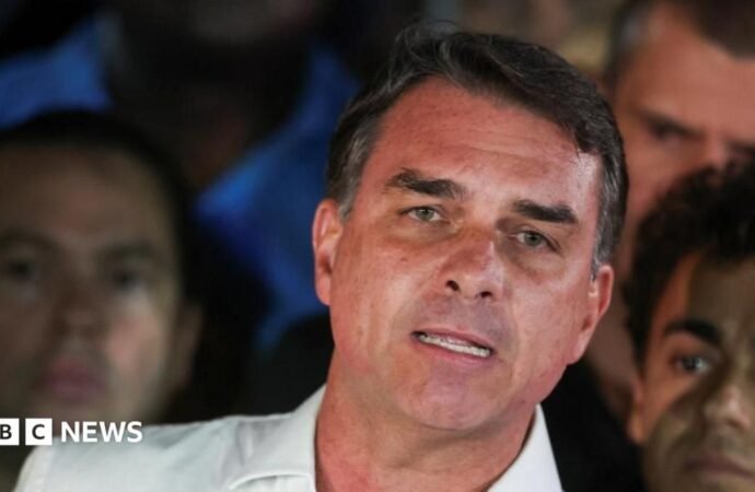 Flávio Bolsonaro’s passports cancelled after he fails to surrender them
