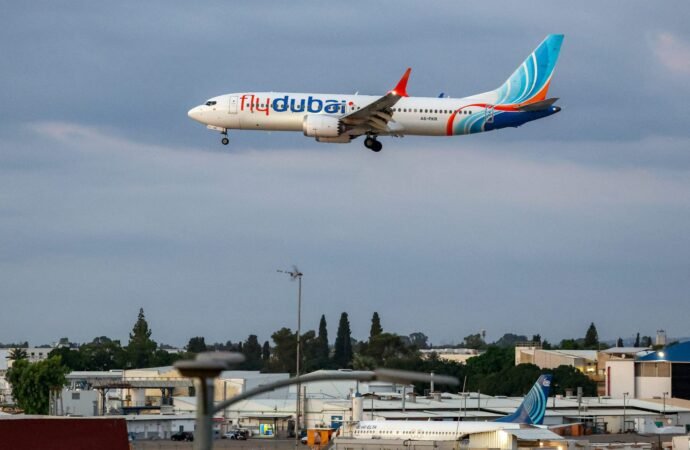 FlyDubai co-pilot used cockpit’s crash axe to try seizing control of flight and was barred from flying by Oman due to concerns over extremist views | Fortune