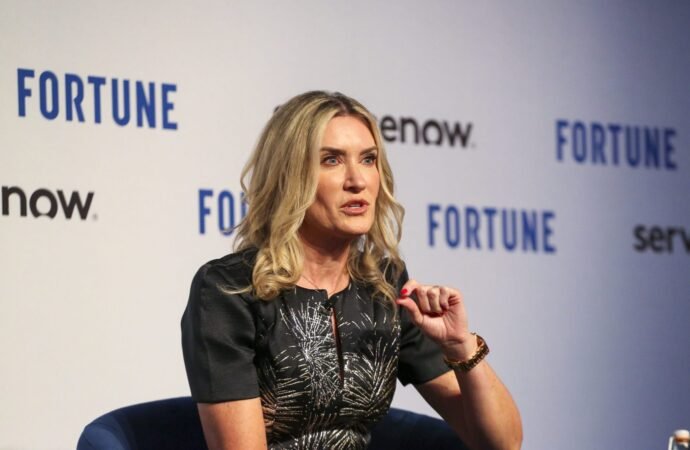 Fortune 500 Chief People Officers say AI has killed org charts, and employees who will thrive need to ‘unlearn’ | Fortune